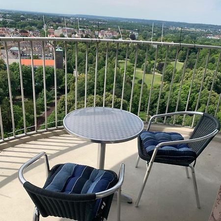 Appartment Im Hotelturm เอาก์สเบิร์ก ภายนอก รูปภาพ