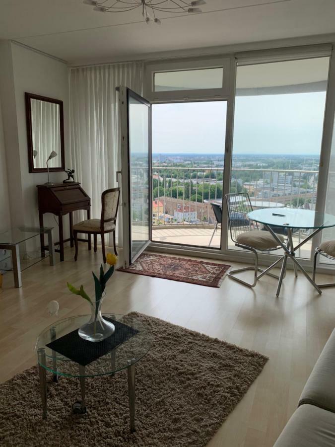 Appartment Im Hotelturm เอาก์สเบิร์ก ภายนอก รูปภาพ