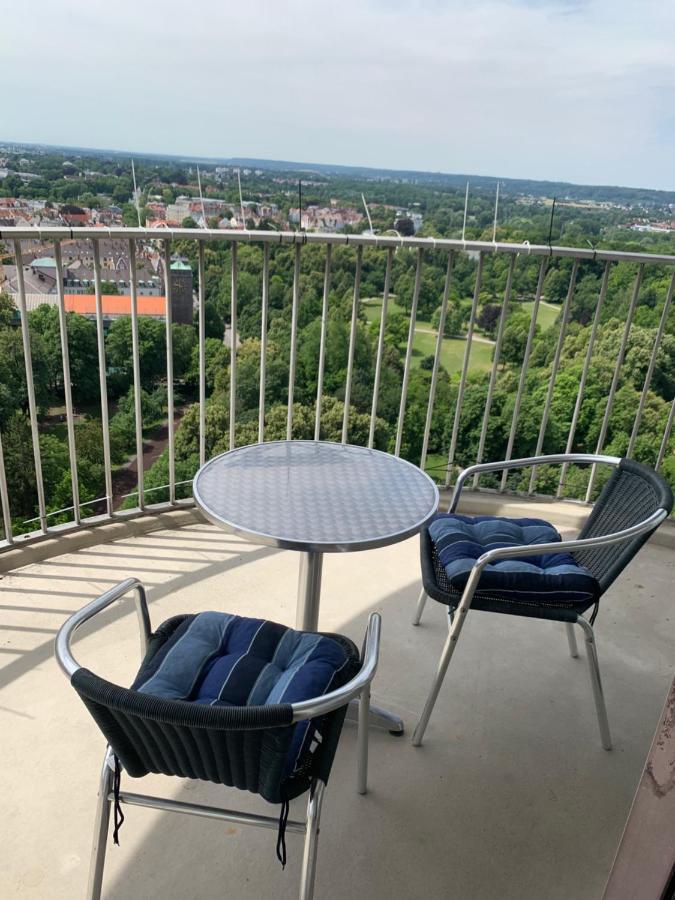 Appartment Im Hotelturm เอาก์สเบิร์ก ภายนอก รูปภาพ